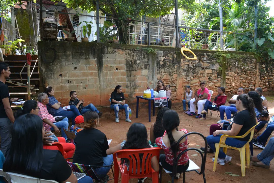 Con el Acompañamiento de nuestra Diputada Nacional #Tupamaro <a href="/JulianaRuizCBB/">Juliana Ruiz</a> y nuestra Dirección Regional, se realizó un círculo de Estudio para la socialización de nuestros Estatutos junto a nuestra militancia del Mcpio. Valencia

#VenezuelaGrandeComoYulimar

<a href="/NicolasMaduro/">Nicolás Maduro</a>