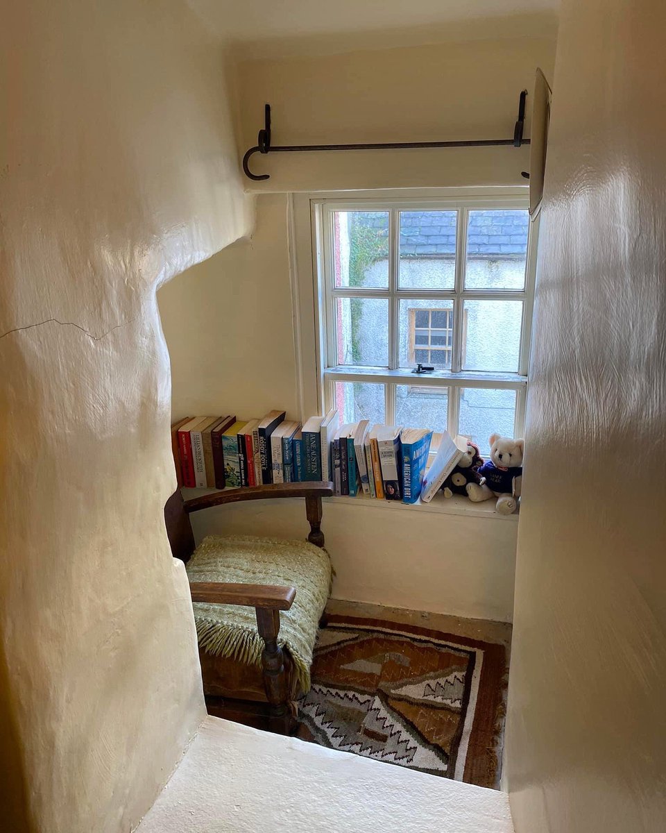 Visited a 17th century house in Banff (Aberdeenshire, Scotland) today, and it had this wonderful book nook. #books #BookTwitter #booktwt