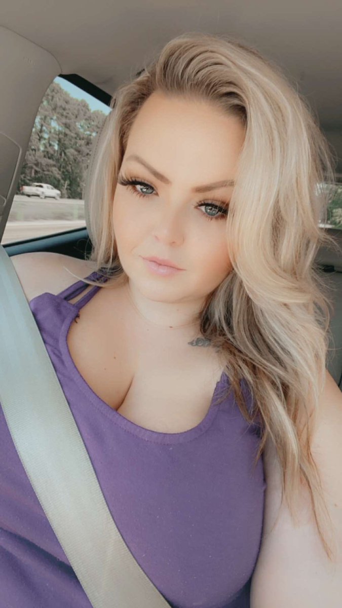 The kind of girl you can bring to your mommas house 
Just don’t let her find her twitter account 😂