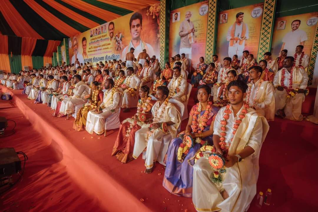 RRajaGopalRRS's tweet photo. பாரதப் பிரதமர் 
திரு #நரேந்திரமோடி அவர்களின் 73வது பிறந்தநாளை முன்னிட்டு,இன்று #கோவைதெற்குபாஜக சார்பாக,73 மணமக்களுக்கு திருமணம் செய்து வைத்து நாட்டு மாடுகளும்,73 வகையான சீர்வரிசைகளும் வழங்கி
நமது மாநில தலைவர்
திரு.அண்ணாமலை
வாழ்த்தினார் 

#HBDPMModi
#ModiAgainin2024
#Annamalai_k https://t.co/kkMfHZqsxC
