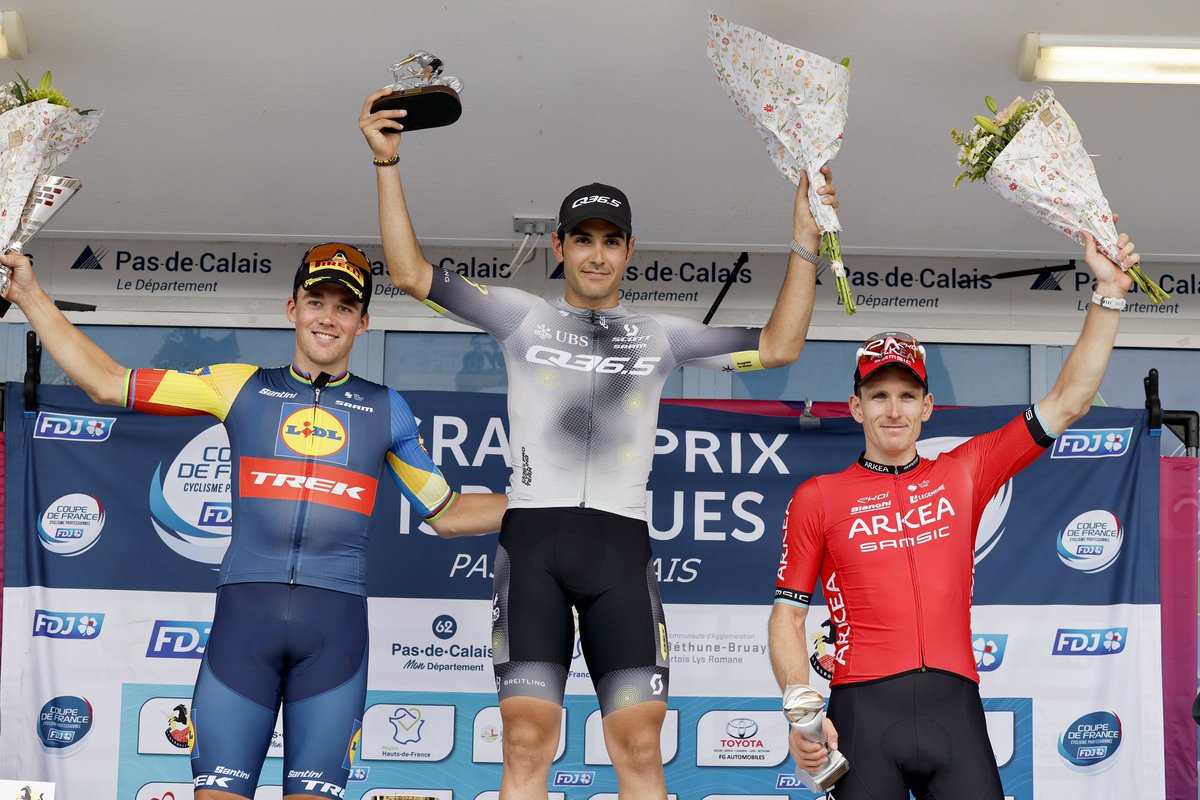 Pinarello Q36.5 Pro Cycling Team tweet media