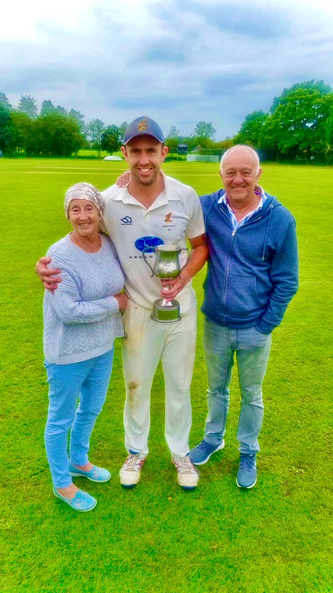GPHodders168's tweet photo. 🏆CHAMPIONS🏆

@marplecc are back in the @cheshire_ccl Division One 🏏

#UpTheShiteHawks #WeAreGoingUP #Champions #MarpleCC https://t.co/5EKnmDXjNw