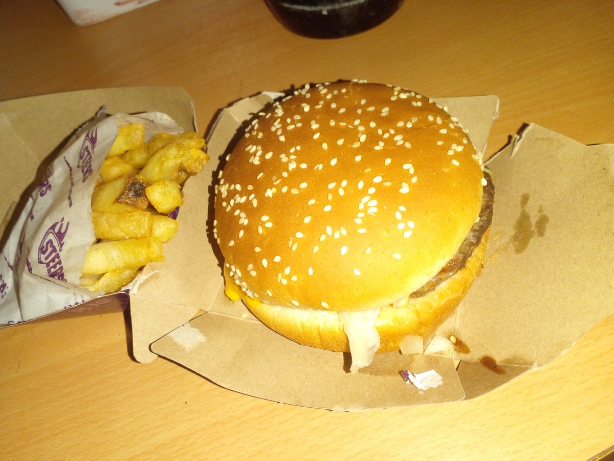 Mem__ZW's tweet photo. A whole R90 gone and this is what I get?Imagine my disappointment when I got home only to find this. N as I type remember that this is nt the 1st time it has happened. @Steers https://t.co/FnHxOuUcuV