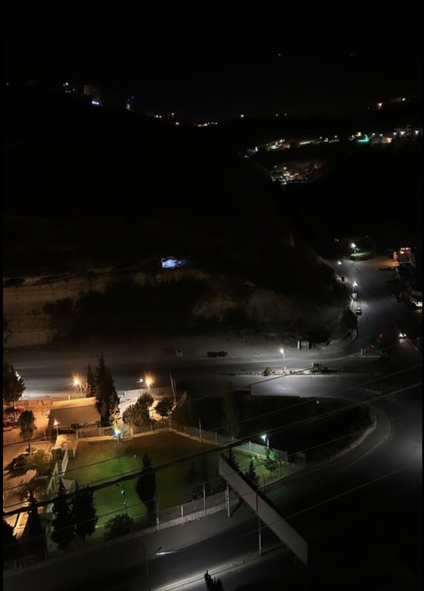 الكرك ليلاً ..وكأنها مدينة أشباح 
إلى متى هذا الركود في السياحة في الكرك وهي تضم المعالم السياحية الأكثر في الأردن ؟؟

#احياء_مدينة_الكرك