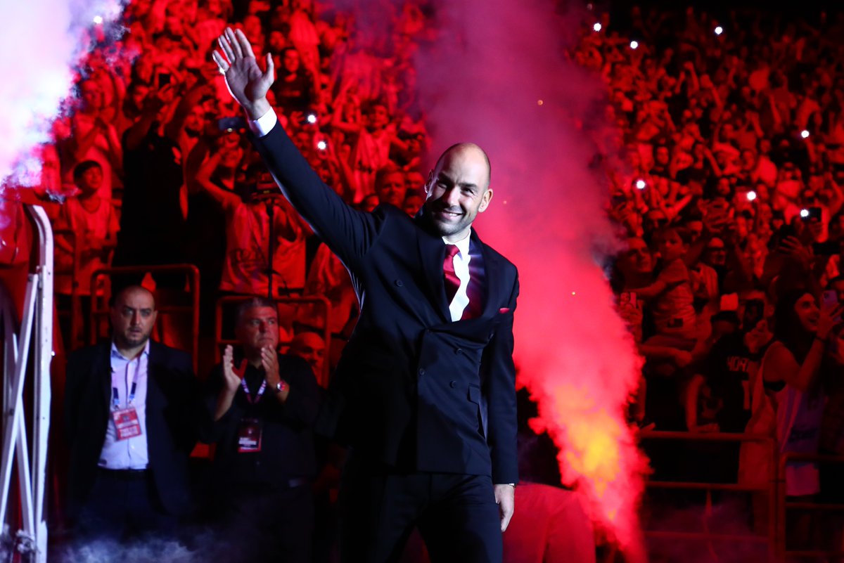 Olympiacos_BC's tweet photo. Forever Legend !  #OlympiacosBC #TheNightOfTheLegend7 #WeAreOlympiacos #TogetherWeFight https://t.co/MjXFbqH9dW