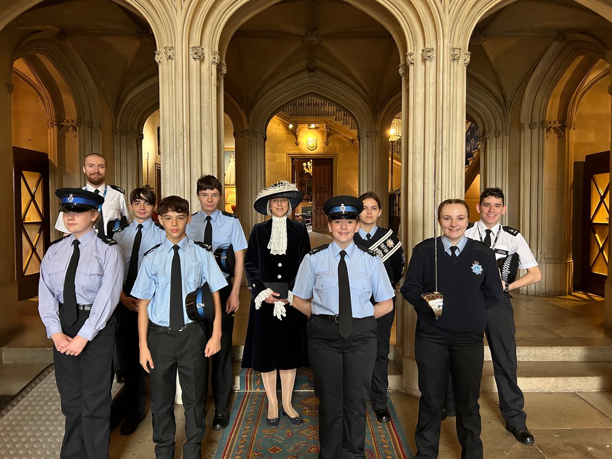 HertsSheriff's tweet photo. Thankfully only a brief rain shower for our Garden Party @AshridgeHouse. A wonderful setting bringing together those who work in the criminal justice system, &amp; either work or #volunteer for the benefit of our #communities. Thanks to @StAlbansVPC for your help #HighSheriff #Herts https://t.co/BPrfMF2e8O