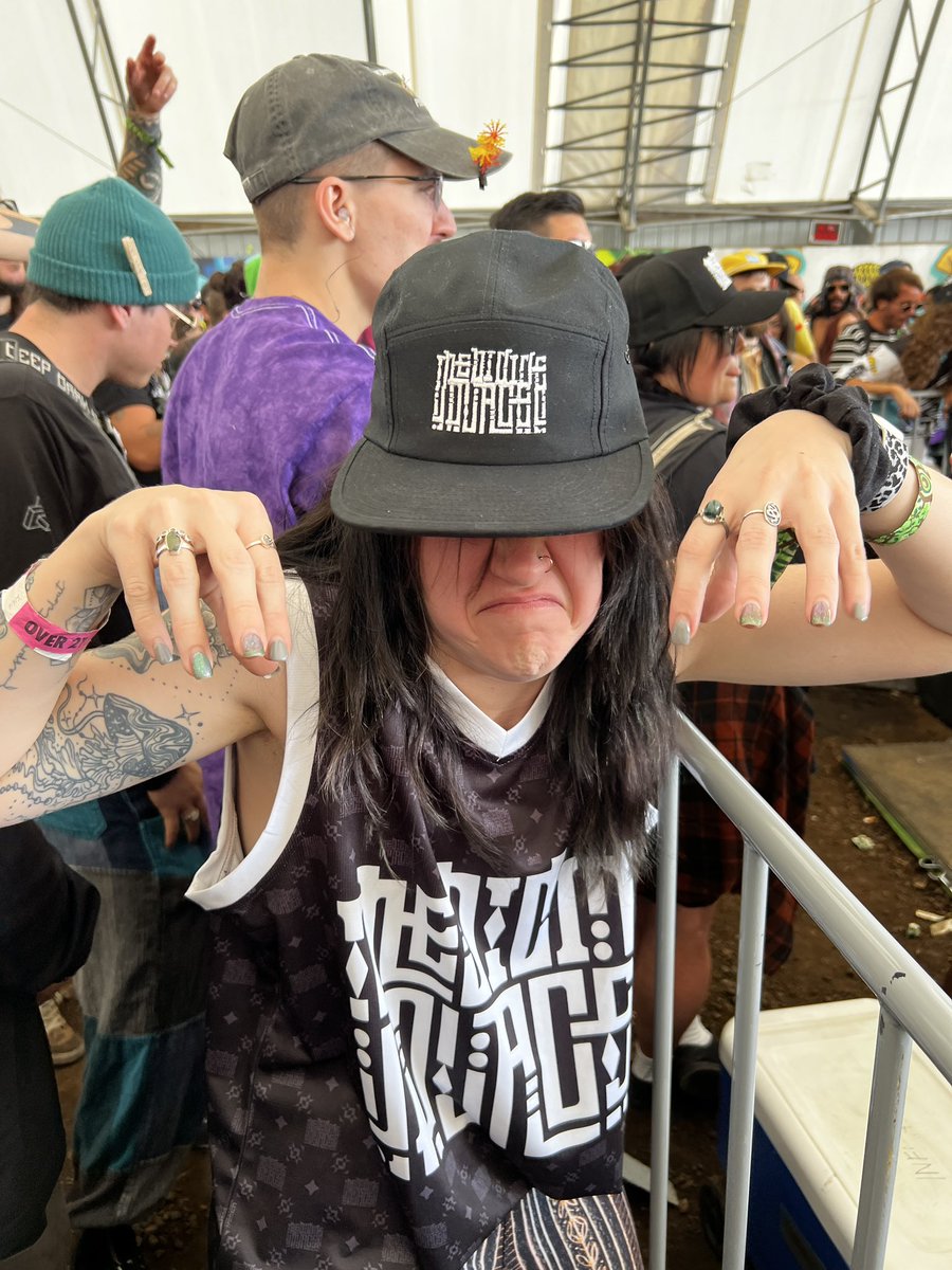 hails ❃ tweet media