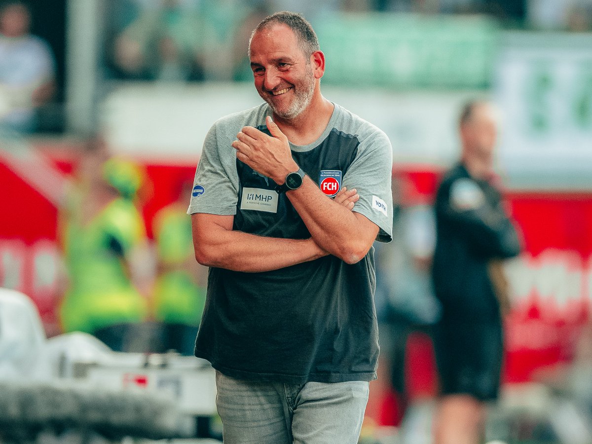 Dieser historische Moment, wenn du den ersten Heim-Dreier in der Bundesliga holst und zeitgleich den Amtszeit-Rekord als Trainer brichst! 🔝😁 🔴🔵 #NurDerFCH #FCHSVW