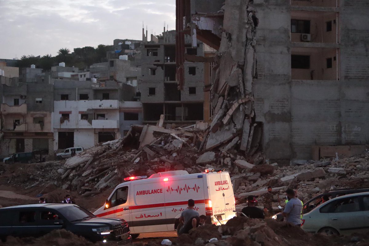 Kizilay's tweet photo. Libya’da halen kayıp olan binlerce insan aranmaya devam ediyor. Selin ardından evlerini terk etmek zorunda kalan onbinlerce insan da bir başka dramı yaşıyor. 

Ekiplerimizin çalışmaları Libya’da devam ediyor. #Libya https://t.co/oDvlBs1F3Y