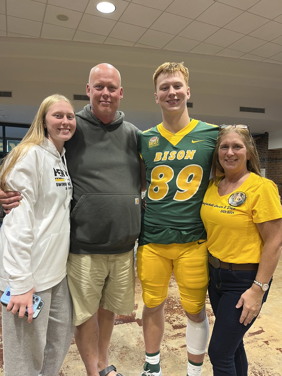 troyDsr88's tweet photo. Fun filled weekend in Fargo. https://t.co/XgGXo1fxxK