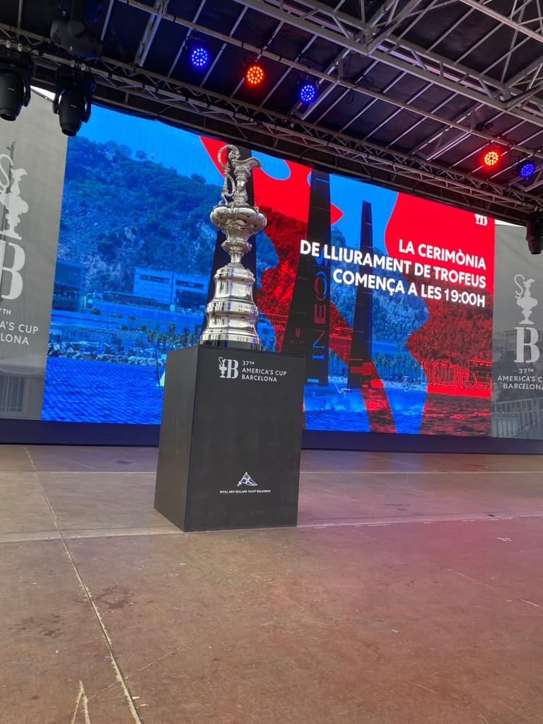 EsportsDiba's tweet photo. Avui també ha tingut lloc el lliurament de premis de la regata preliminar de la 37a #CopaAmèrica de Vela Barcelona 2024 a #VilanovailaGeltrú
🤗🤗Han participat més de 300 voluntaris
#AmericasCup #som311 #odsdiba
#bcnmoltmes #AC37 https://t.co/ldh1GtKWSR