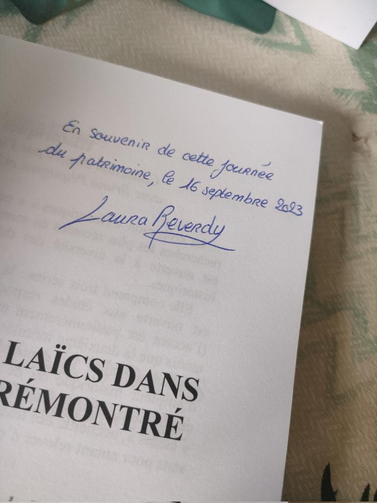 bibliocrecy's tweet photo. Dédicaces 3 https://t.co/0WP6mw1Srv