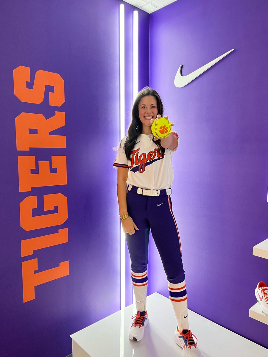 MPHodge2025's tweet photo. Thank you @rittmanjohn @ClemsonCoachKJ @jesss_harperr @cbreault12 for an amazing visit! The facilities are amazing and you can tell there is a great family atmosphere! Go tigers!!🐅🐅 https://t.co/A6NbXjigAi