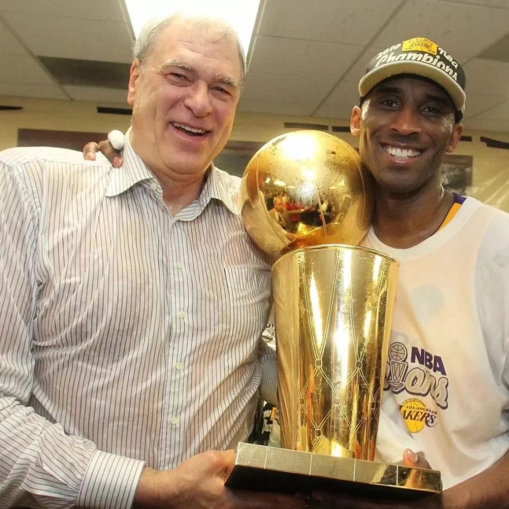 basketafterkobe's tweet photo. ¡HAPPY BIRTHDAY ZEN MASTER!

El entrenador más ganador en la historia de la NBA cumple 78 años. 6 títulos con los Bulls de Michael y 5 con los Lakers de Kobe hablan por si solos. Además, Phil Jackson ganó dos campeonatos como jugador.
Nadie como "El señor de los anillos". https://t.co/FMrIzNd2S2