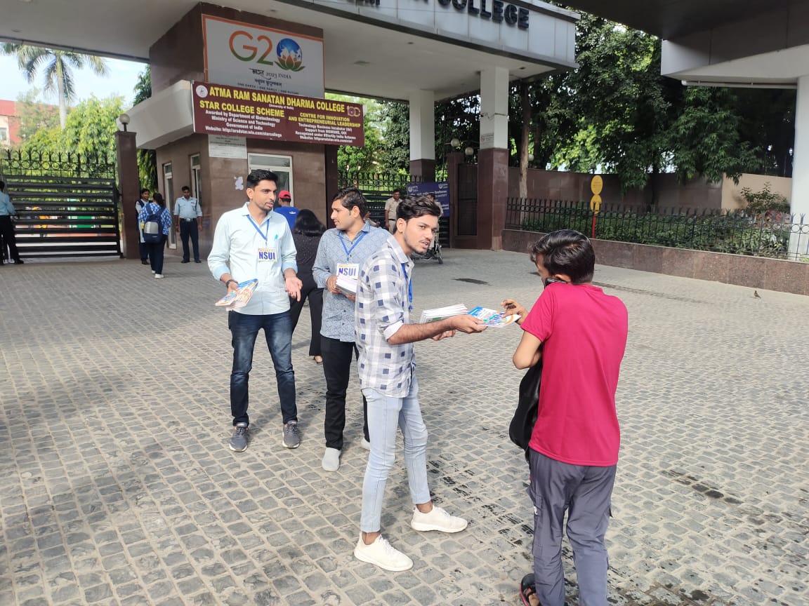 VishalpawarMP's tweet photo. बस थोड़ा सा और दम #DUSU जीत रहे है हम || ..
#supportNSUI #delhiuniversity #Elections2023 https://t.co/tXLVVSDizu