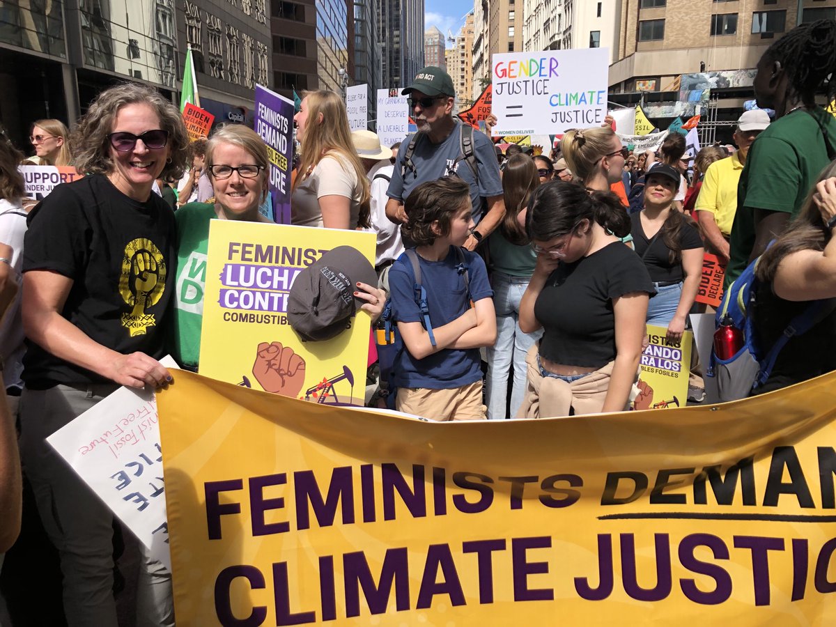 #FeministFuture #FastFairForever #EndFossilFuels NYC #ClimateRally ⁦@WEDO_worldwide⁩ ⁦@LossandDamage⁩