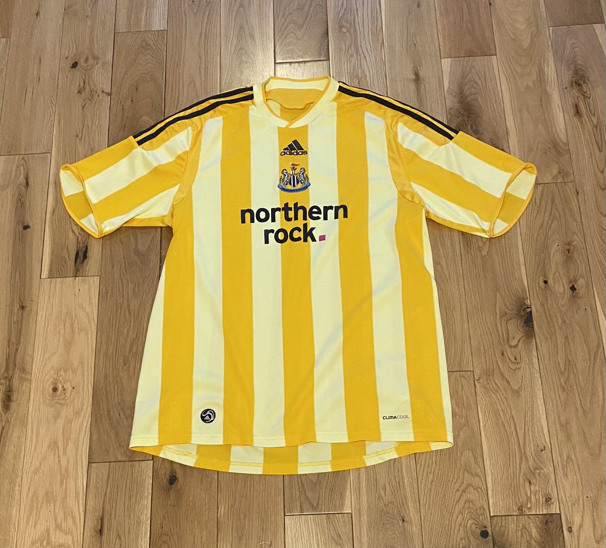 Liamcj19's tweet photo. A £5 car boot find in North London 🤯 #nufc https://t.co/8zRhwBFLVn