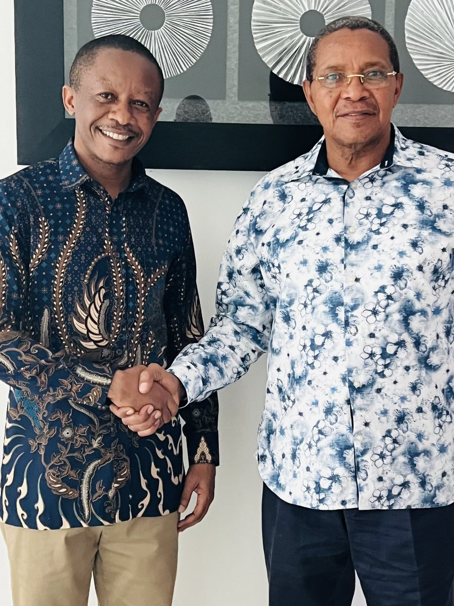 HassaniMwamweta's tweet photo. Grateful for the opportunity to pay a courtesy visit to Former President Dr. Jakaya Mrisho Kikwete and Ambassador David Kapya. Their wisdom and dedication on diplomacy are truly inspiring. Meaningful discussions that will drive positive change. #Diplomacy #Inspiration https://t.co/rePLyEcyRD