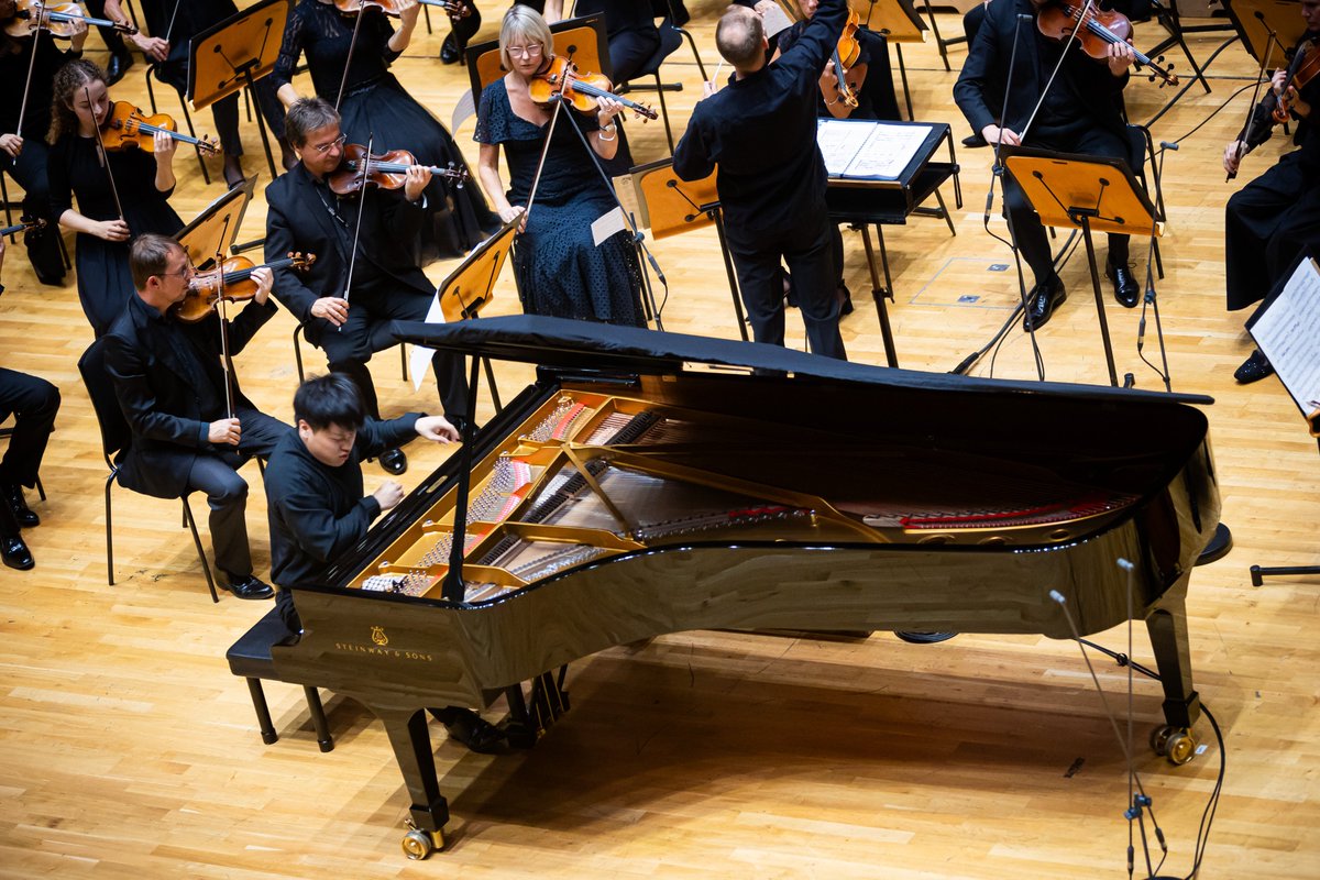 ScotPianoComp's tweet photo. 🏴󠁧󠁢󠁳󠁣󠁴󠁿 We can hardly believe it's been a week since the final! 🎹
🙏 Thank you to everyone who came out to support the competition, and to all of our generous donors for making it possible. 🙌
📸 Here are a few more favourite snaps by our expert photographer Robbie McFadzean! 🎶 https://t.co/sSSSBdhkmQ