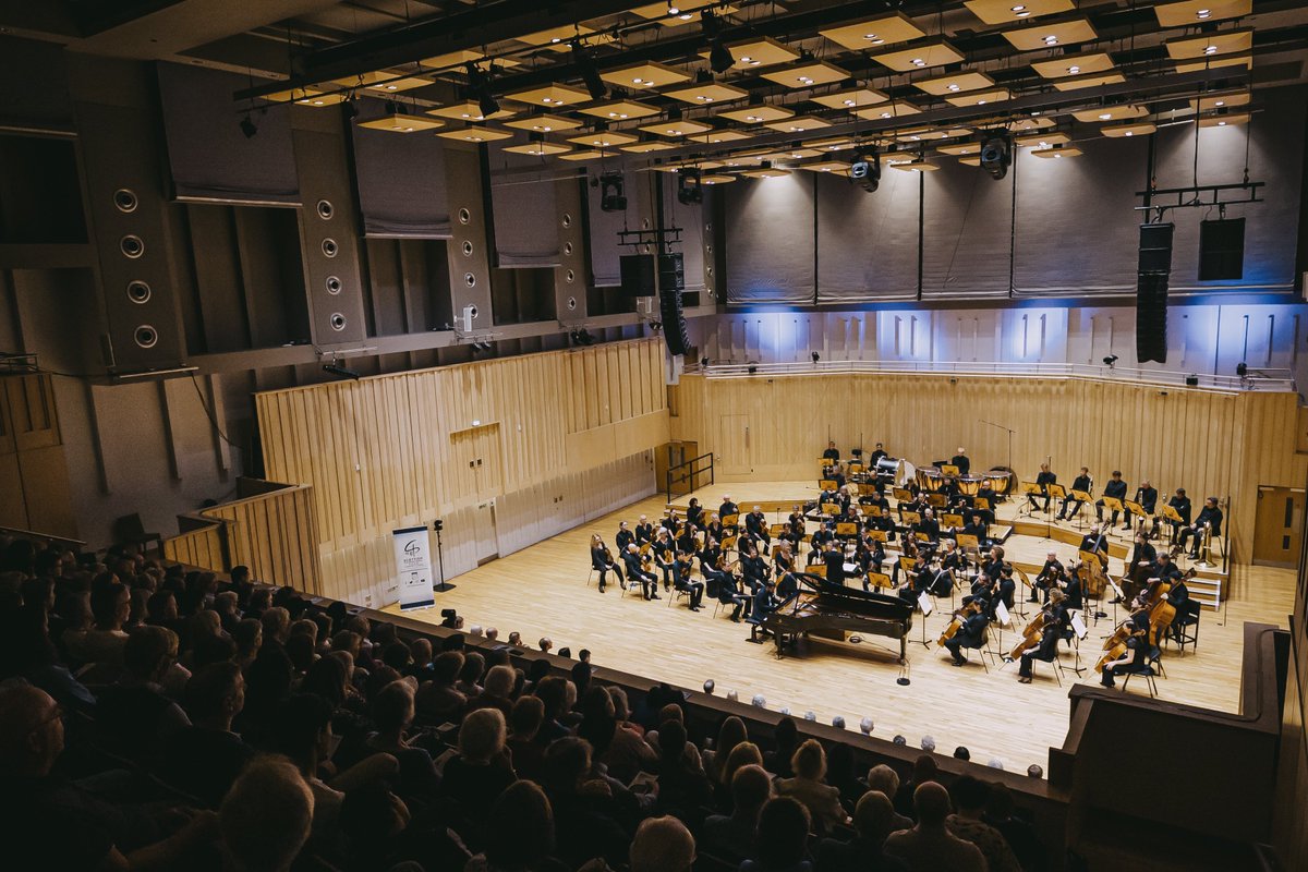 ScotPianoComp's tweet photo. 🏴󠁧󠁢󠁳󠁣󠁴󠁿 We can hardly believe it's been a week since the final! 🎹
🙏 Thank you to everyone who came out to support the competition, and to all of our generous donors for making it possible. 🙌
📸 Here are a few more favourite snaps by our expert photographer Robbie McFadzean! 🎶 https://t.co/sSSSBdhkmQ