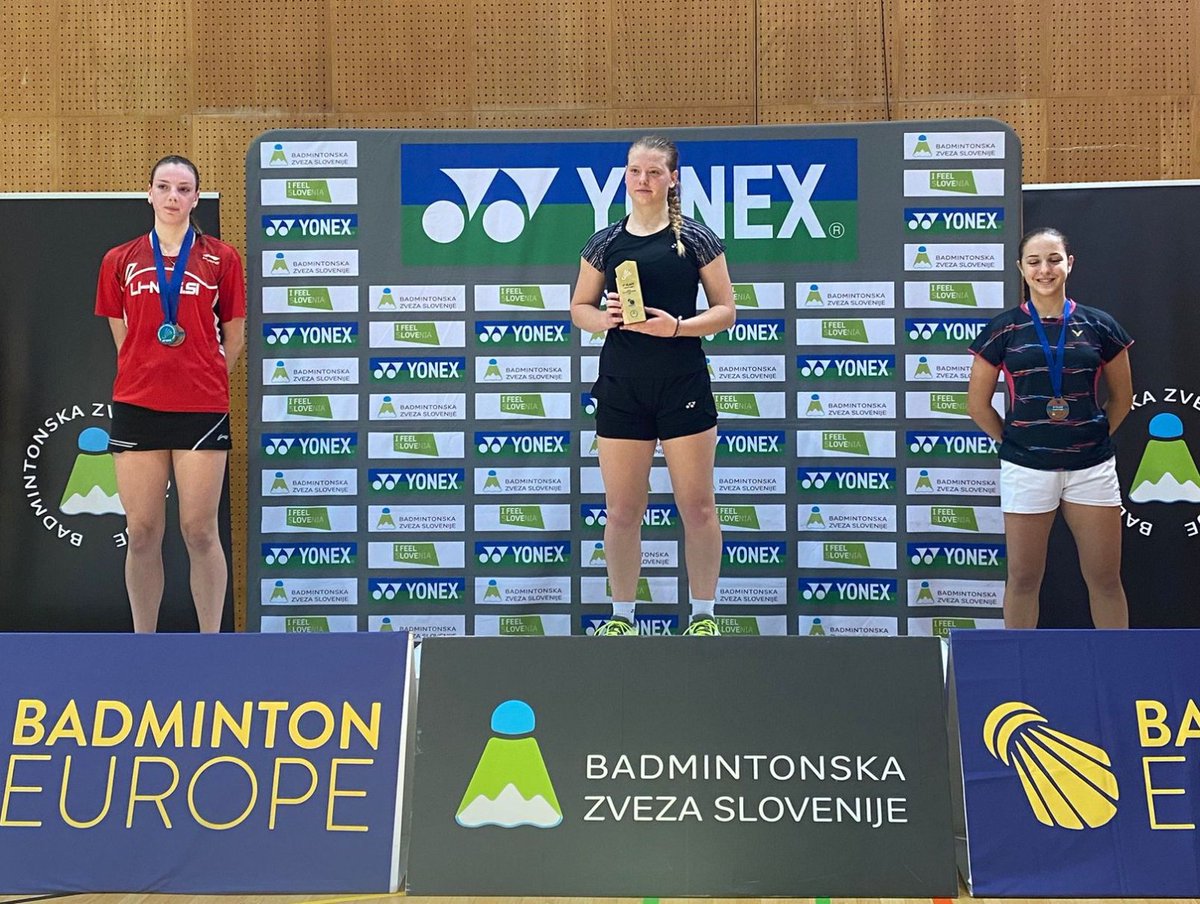 BadmintonESP's tweet photo. ‼️Desde Eslovenia llega un enorme ¡TRIPLETE DE MEDALLAS! con la firma de nuestros 💎 de Baleares y Asturias

🥈 Carmen Jiménez - Macarena Izquierdo
🥈 Carmen Jiménez - Adolfo López
🥉 Macarena Izquierdo

¡Enorme trabajo, equipo! 👏👏👏👏

📰 NOTICIA 📲 https://t.co/y7YcU3L14t https://t.co/5DIRie15gW