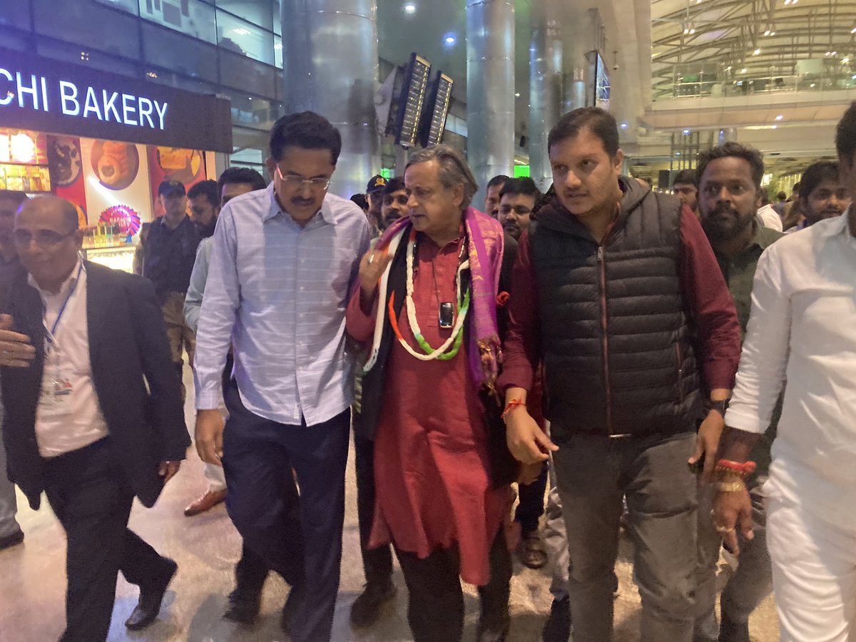 drshravanreddy's tweet image. Welcome to Hyderabad 
@ShashiTharoor 
@san2rudra 
@RahulGandhi @KothaRahulreddy 

#CWCMeeting 
#CWC_Hyderabad 
#CWC2023