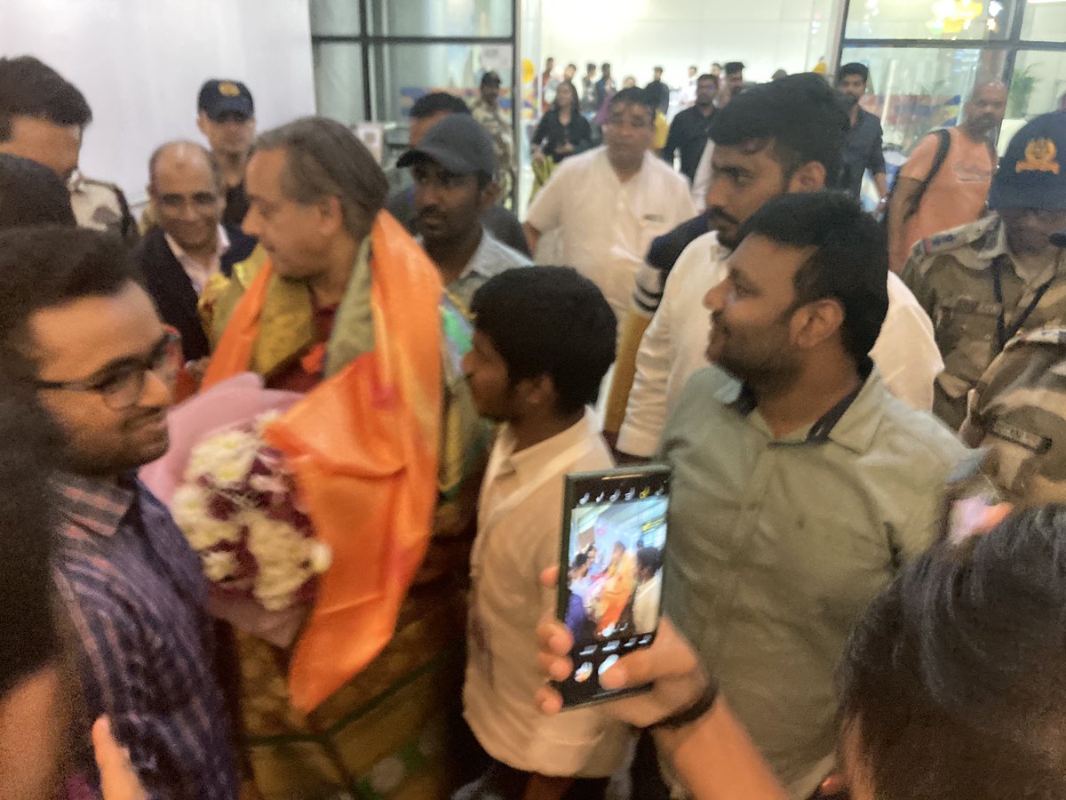 drshravanreddy's tweet image. Welcome to Hyderabad 
@ShashiTharoor 
@san2rudra 
@RahulGandhi @KothaRahulreddy 

#CWCMeeting 
#CWC_Hyderabad 
#CWC2023