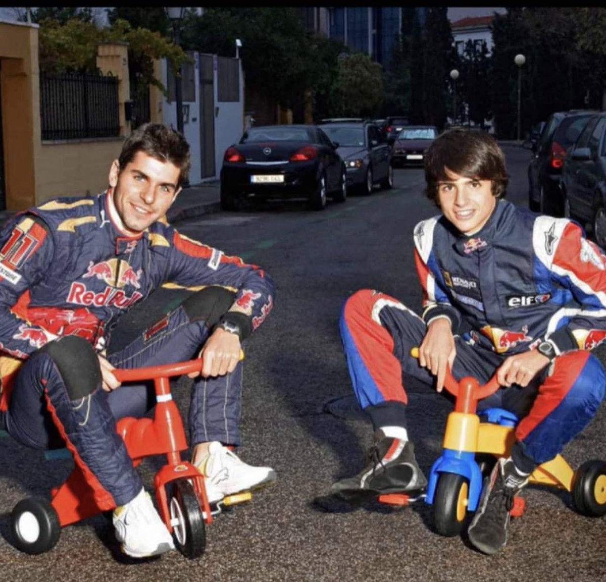 Felicidades al chico del triciclo. Al que supo pedalear sin cesar, con prudencia, humildad y mucha mucha clase! Hoy en <a href="/elchiringuitotv/">El Chiringuito TV</a> hablaremos de porque <a href="/Carlossainz55/">Carlos Sainz</a> es especial y será campeon del mundo.