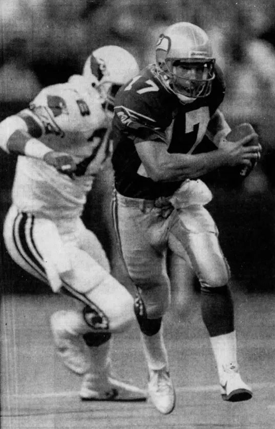 9/17/89 – QB Gary Hodgeboom threw for 298yds & 4TDs (3TDs to Roy Green: 8-166) in a 34-24 win at the Seattle Seahawks (first 2-0 start in 26yrs). Green’s 3rd TD was an explosive 59yd catch, the 62nd in his Cardinals career passing Sonny Randle for the franchise-record.