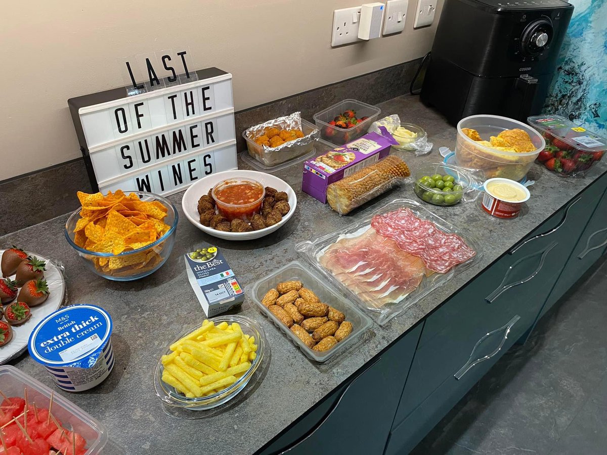 SoShieldsWI's tweet photo. Last night, Wine club enjoyed their Last of the summer wines event 🍷 to celebrate the end of summer. With joint winners - Pensasol Sangria from Tesco, £3.45 and 19 Crimes Revolutionary Rosé £10 from Home Bargains. Another fabulous night! #womensinstitute #notjustjamandjerusalem https://t.co/iJRNr3yP0I