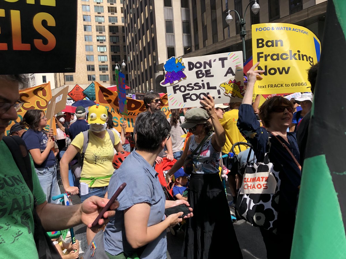 jar_climate's tweet photo. #FastFairForever #EndFossilFuels #ClimateJustice NYC #ClimateRally @LossandDamage https://t.co/rULu9lJb5M