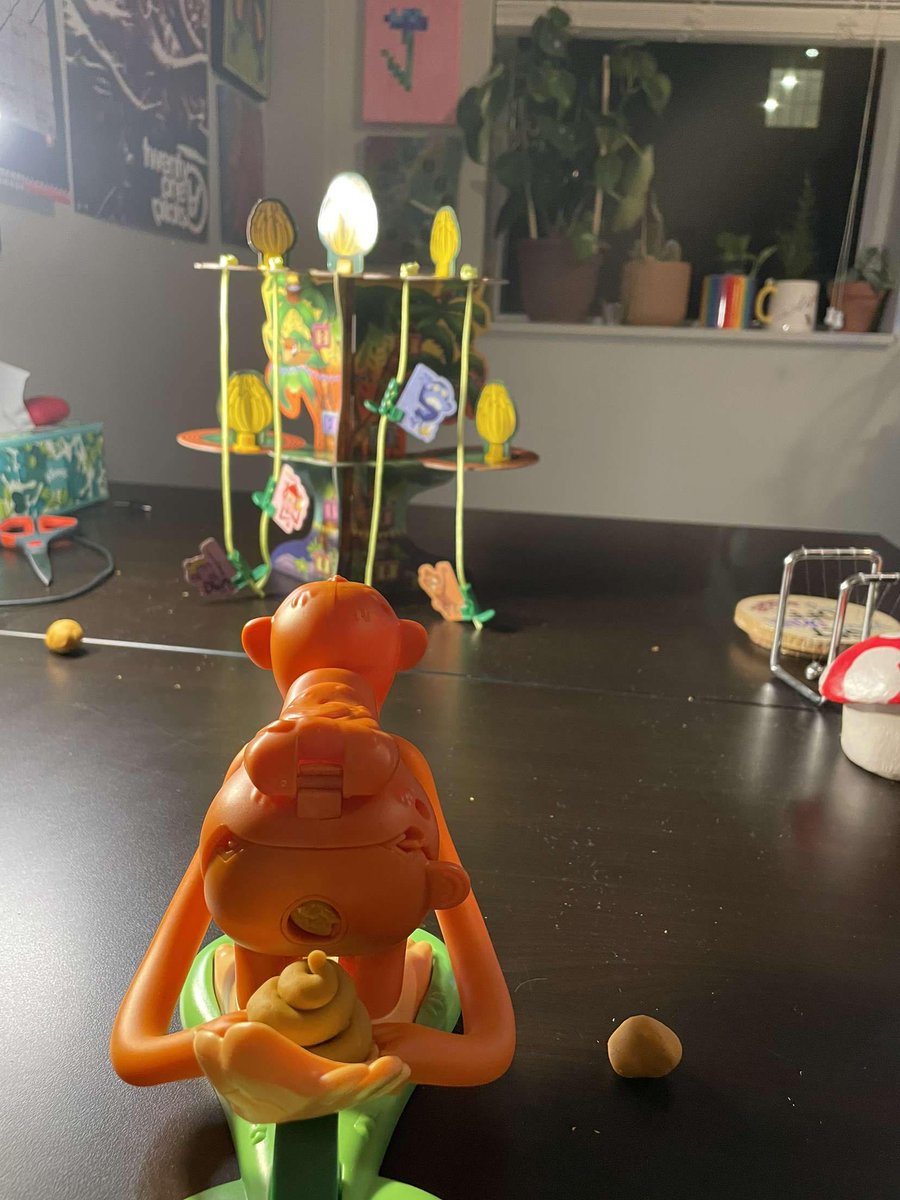 kellyloe's tweet photo. Thanks @Tryazon and @SpinMasterGames for the opportunity to try these new games-  #headbanzlightspeed #dumbwaystodie #dwtd #monkeyseemonkeypoo Lots of variety in these games!
You can buy them at @amazon @Target @Walmart https://t.co/Nqx9kRxPhc