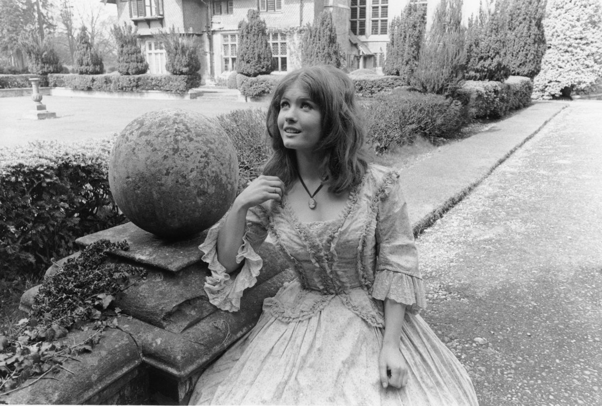 New #DoctorWho photo colourisation and expansion: Deborah Watling poses in the grounds of Grim’s Dyke House, Middlesex, for publicity pictures introducing Victoria on Monday 24th April 1967 during filming for ‘The Evil of the Daleks’. Ko-Fi tips: ko-fi.com/claytonhickman