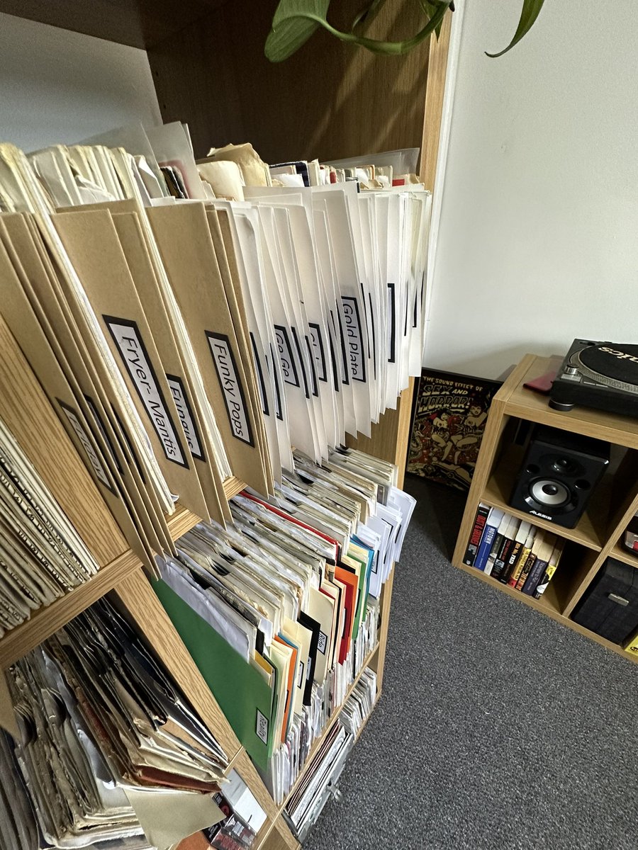 The Wall of Sound is up and finally filed! 🤓🤓🤓