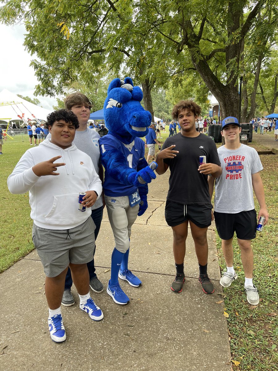 Xavier74S's tweet image. Great Unofficial visit at MTSU thank you to my coaches @ONEWAYINC1 @Hunter_DeNote
@coachLit99 @CoachVeraldi