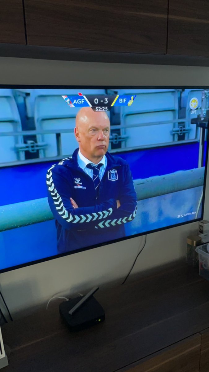 Tasja2010's tweet photo. @Berry1952K Ville tage billede af Vallys men fangede det her i stedet for 🤣🤣🤣 https://t.co/foeREEfL5M