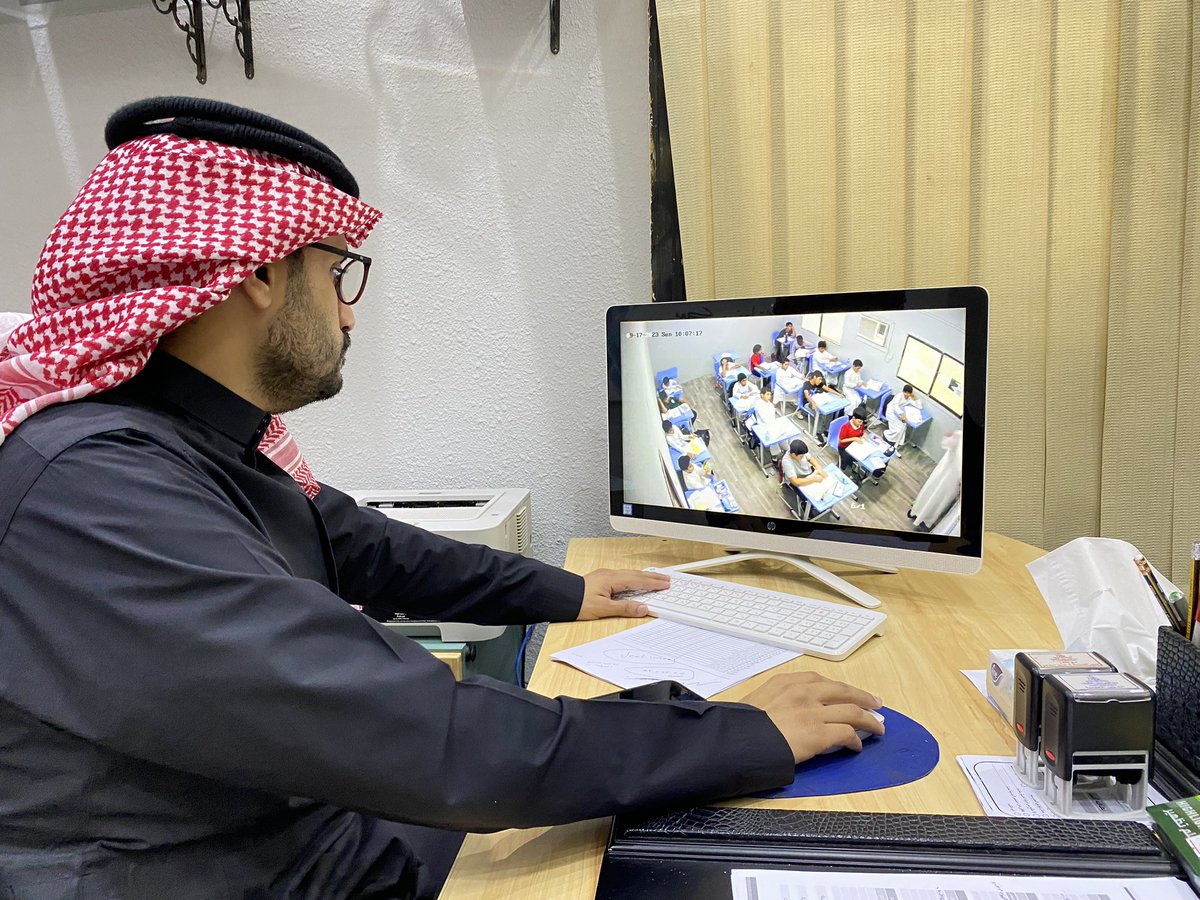 🔺🌟تحرص إدارة مدارس جيل القرآن الأهلية بمتابعة الطلاب عبر الكاميرات أثناء سير الحصص وفي الممرات والساحة الخارجية من أجل سلامة الطلاب من كل أذى