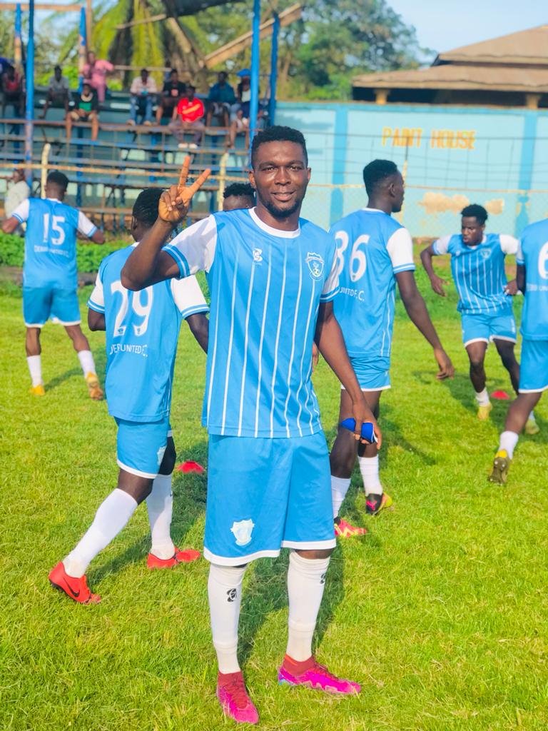 debibiunitedfc's tweet photo. Our friendly match against Techiman Heroes SC was called off after a successful warm up due to some Technical reasons. Our next destination is the Promise land.....
#DUFC #united4victory #we_focused #greengenerationfarms #maykaydrinkingwater https://t.co/pw095lLAzD