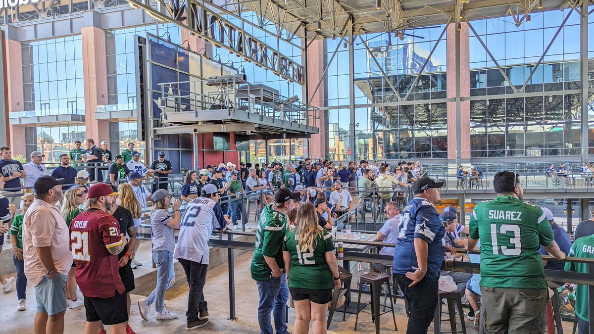 S4TeamAlpha's tweet photo. It's Sunday, and what better way to spend it than watching all the games at @tx_live in the @Shift4 Arena! @SkyTabPOS is helping out staff and patrons enjoy the best food and drink while watching every NFL game! 2 hrs until the home team kicks off! Let's Go @dallascowboys! https://t.co/XrGPqrzKvS