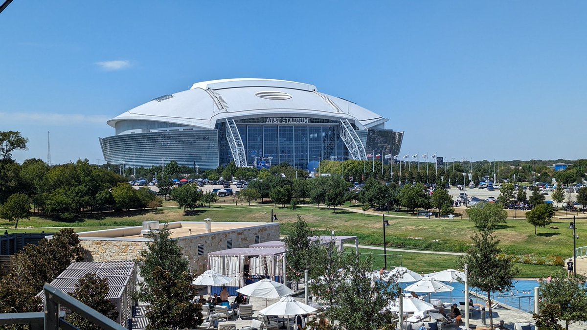 S4TeamAlpha's tweet photo. It's Sunday, and what better way to spend it than watching all the games at @tx_live in the @Shift4 Arena! @SkyTabPOS is helping out staff and patrons enjoy the best food and drink while watching every NFL game! 2 hrs until the home team kicks off! Let's Go @dallascowboys! https://t.co/XrGPqrzKvS
