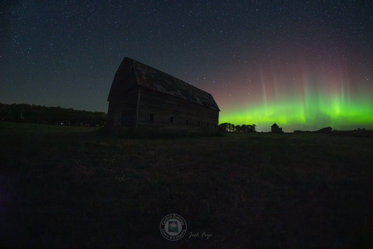 CentralDakSWXC's tweet photo. Some shots from last nights Aurora display! It was a fairly quick burst considering. Maybe a teaser for tomorrow night? -near Loraine, North Dakota around 11:45PM 9/16/2023 #ndwx #auroraborealis #capturenorthdakota #capturend @NWSBismarck @TamithaSkov https://t.co/OdaMlVOVIE