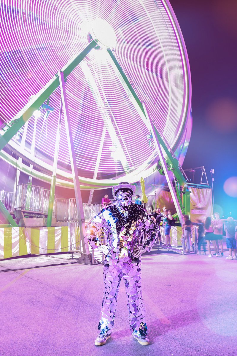 ImTheReflector's tweet photo. Thank you @WestTexasFair for bringing me out to meet everyone.
I had a good time REFLECTING fun!
📸  @thenickkloster
🎡🪞
#TheReflector #ImTheReflector #Sparkle #MirrorMan #MirrorManCostume #MirrorManSuit #FairSeason #IAFE #EtereShop #ComicCon #VanillaIce #WestTexasFairAndRodeo https://t.co/8MFXTJxjSL