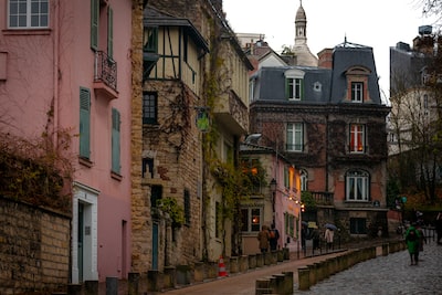 LYBObiz's tweet photo. Tom Podmore ©️ Unsplash #photography #streetphotography #francais #firy #sky https://t.co/Eh7uzPEAdj