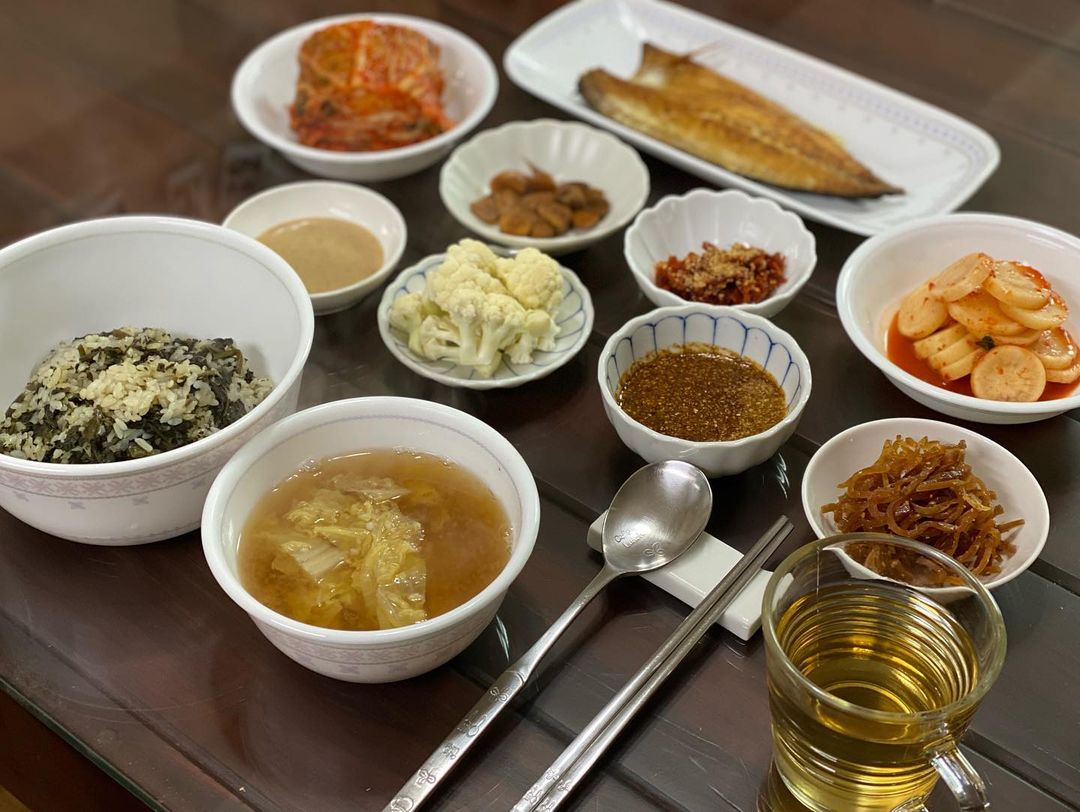 Michell80240558's tweet image. #Homemade Food #Breakfast Menu# gondre rice with rice in water #cabbage miso soup #grilled mackerel #kimchi sweet #korean Japanese restaurant #eating #kimchi
Do you like to eat? ✨🎉😘