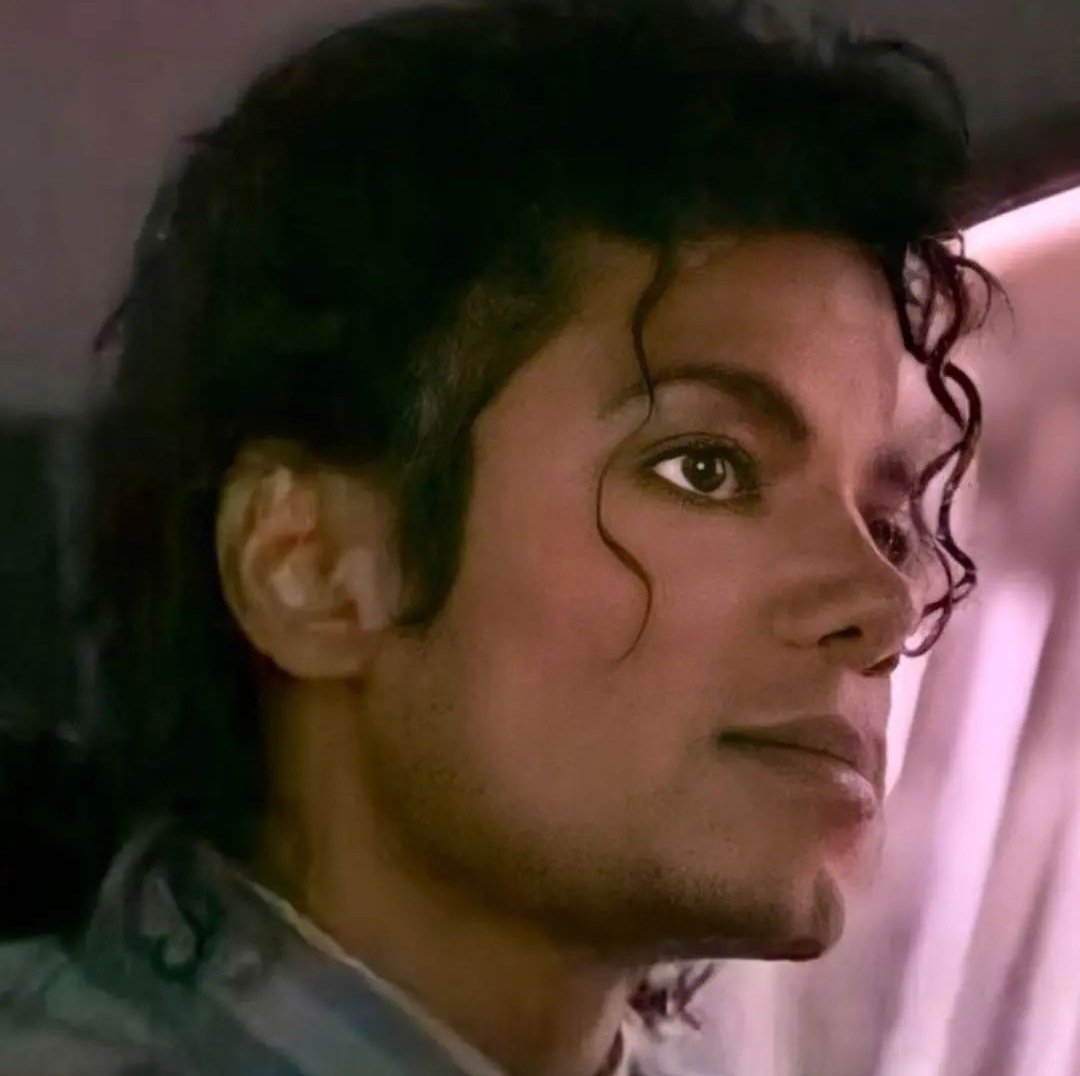 Cohiba42794785's tweet photo. Michael Jackson in Japan during the Bad tour, 1987
#MichaelJackson https://t.co/dir5cI2hGd