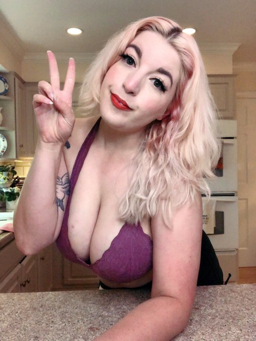 Making scones on https://t.co/61XFrldtlZ! https://t.co/ATQHEvNwLV