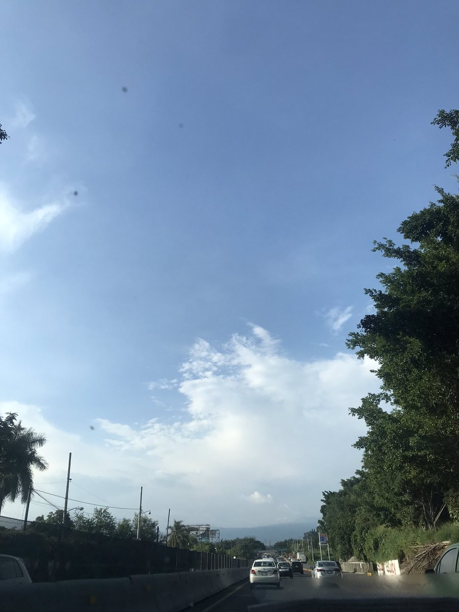 quetsideoutt's tweet photo. son nubes medias pero no estoy segura que son, 4/8 Octas.
desde Autopista México-Cuernavaca 
Fotos tomadas a las 4:10 https://t.co/67xCtI92s6