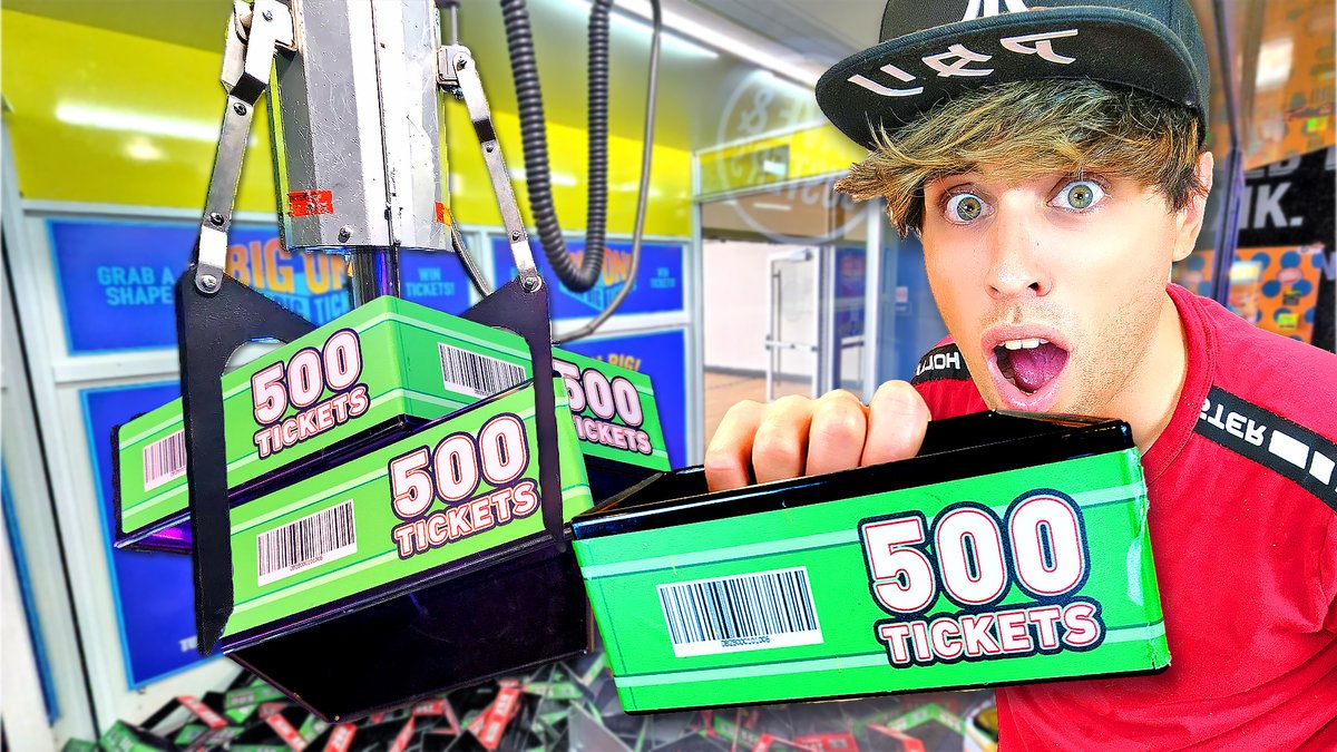 Arcade_Matt's tweet photo. NEW VIDEO OUT!!

BIGGEST Jackpot Ever On GIANT Claw Machine at Dave &amp; Busters! 

WATCH NOW: https://t.co/BLNG3bmm1Z https://t.co/Ood0cB70gY