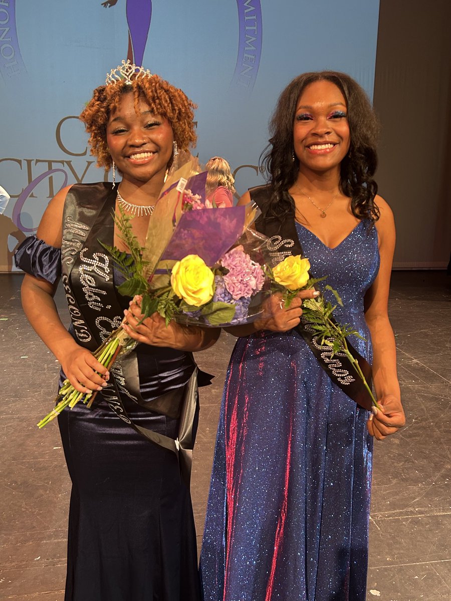 ⁦@BenDavisHS⁩ students Shekinah Knox and Kelsi Edwards beautifully represent their school and community at the Miss Circle City Classic Pageant ⁦@INBlackExpoInc⁩