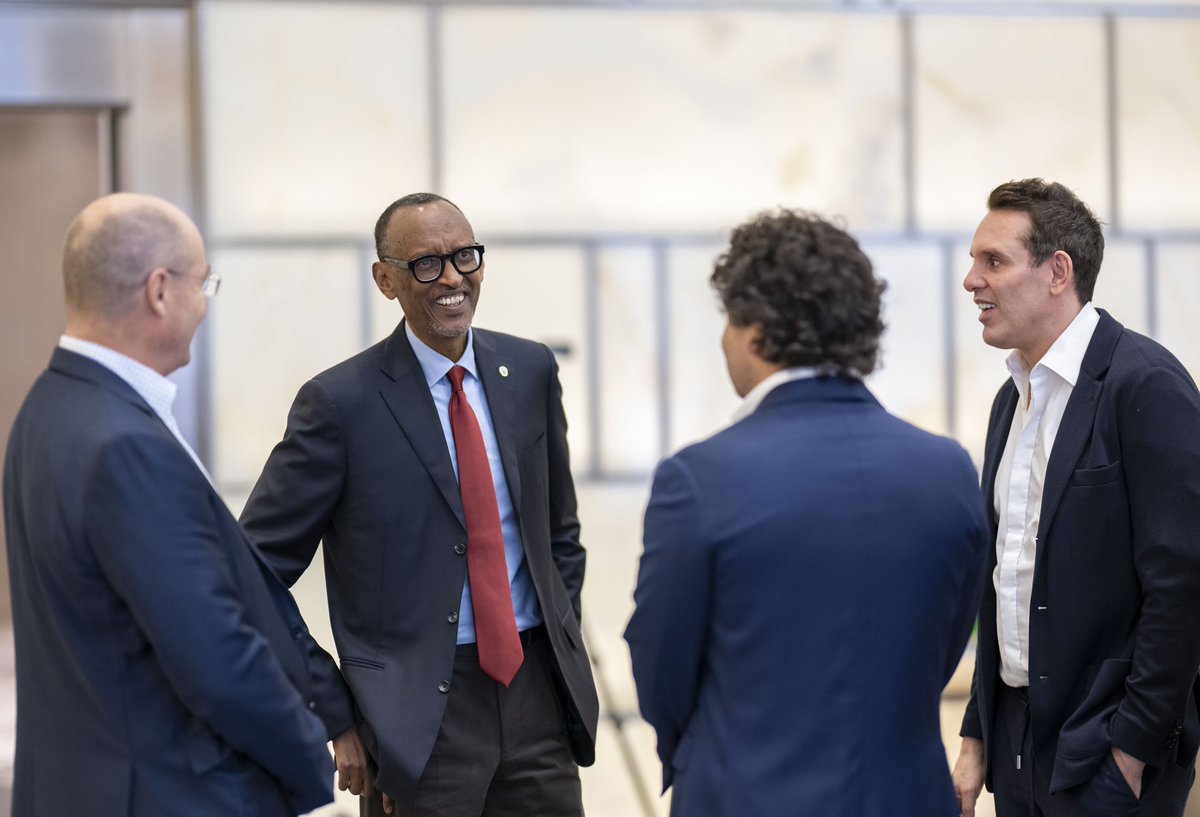 UrugwiroVillage's tweet photo. This afternoon in New York, President Kagame chairs the Presidential Advisory Council (PAC), convening Rwandan and international experts who offer strategic advice to the President and the Government. Today’s meeting discussed innovative and practical solutions towards sustaining Rwanda’s socio-economic progress, as well as regional and global issues of importance to the country.